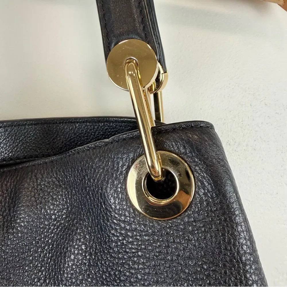 Michael Kors Raven Pebble Leather Women's Bag Accessories Black